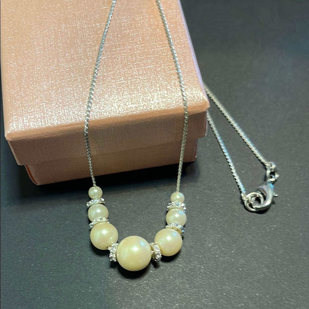 Elegant Cream Pearl Necklace